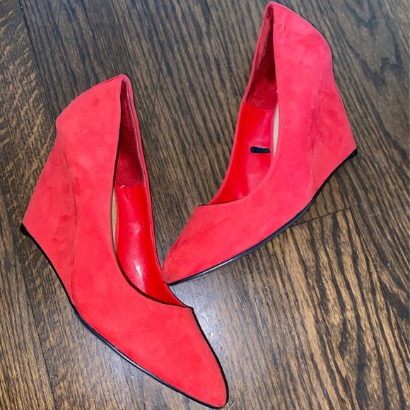 Express faux suede red shoes size 9 - Picture 2 of 10